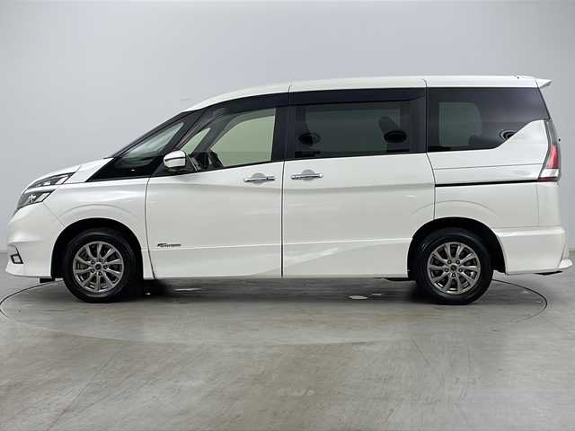 日産 セレナ ハイウェイスター Vセレクション 道央・札幌 2017(平29)年 5.6万km ブリリアントホワイトパール ・４WD/・寒冷地仕様/・純正ナビ(CD&DVD&SD&BT&USB&フルセグ&AVX)/・全方位モニター/・両側パワースライドドア/・衝突軽減ブレーキ/・レーンキープアシスト/・クルーズコントロール/・TVキャンセラー/・ステアリングスイッチ/・ハンズフリースライドドア/・パーキングアシスト/・純正フリップダウンモニター/・バック&フロント&サイドカメラ/・純正ドラレコ/・ドアミラーヒーター/・LEDヘッドライト/・ハロゲンフォグライト