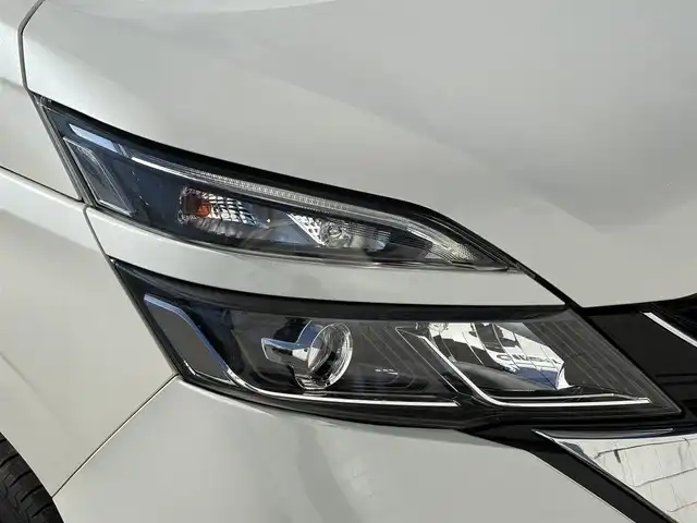 日産 セレナ ハイウェイスター Vセレクション 岩手県 2017(平29)年 5.6万km ブリリアントホワイトパール 禁煙車/４WD/寒冷地仕様/純正フリップダウンモニター/全方位カメラ/ミラーヒーター/両側パワースライドドア/ハンズフリースライドドア/純正ナビ/→フルセグTV/Bluetooth/CD/DVD/FM/AM/バックカメラ/ステアリングスイッチ/TVキャンセラー/衝突軽減ブレーキ/レーンキープアシスト/クルーズコントロール/パーキングアシスト/横滑り防止装置/LEDヘッドライト/フォグライト/〇プッシュスタート/〇電動格納ミラー/〇ウィンカーミラー/〇シガーソケット/〇USBポート/〇スマートキー/〇ドアバイザー/〇フロアマット/純正ドライブレコーダー/ビルトインETC