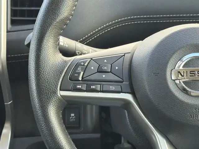 日産 セレナ ハイウェイスター Vセレクション 岩手県 2017(平29)年 5.6万km ブリリアントホワイトパール 禁煙車/４WD/寒冷地仕様/純正フリップダウンモニター/全方位カメラ/ミラーヒーター/両側パワースライドドア/ハンズフリースライドドア/純正ナビ/→フルセグTV/Bluetooth/CD/DVD/FM/AM/バックカメラ/ステアリングスイッチ/TVキャンセラー/衝突軽減ブレーキ/レーンキープアシスト/クルーズコントロール/パーキングアシスト/横滑り防止装置/LEDヘッドライト/フォグライト/〇プッシュスタート/〇電動格納ミラー/〇ウィンカーミラー/〇シガーソケット/〇USBポート/〇スマートキー/〇ドアバイザー/〇フロアマット/純正ドライブレコーダー/ビルトインETC