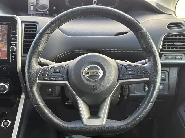 日産 セレナ ハイウェイスター Vセレクション 岩手県 2017(平29)年 5.6万km ブリリアントホワイトパール 禁煙車/４WD/寒冷地仕様/純正フリップダウンモニター/全方位カメラ/ミラーヒーター/両側パワースライドドア/ハンズフリースライドドア/純正ナビ/→フルセグTV/Bluetooth/CD/DVD/FM/AM/バックカメラ/ステアリングスイッチ/TVキャンセラー/衝突軽減ブレーキ/レーンキープアシスト/クルーズコントロール/パーキングアシスト/横滑り防止装置/LEDヘッドライト/フォグライト/〇プッシュスタート/〇電動格納ミラー/〇ウィンカーミラー/〇シガーソケット/〇USBポート/〇スマートキー/〇ドアバイザー/〇フロアマット/純正ドライブレコーダー/ビルトインETC