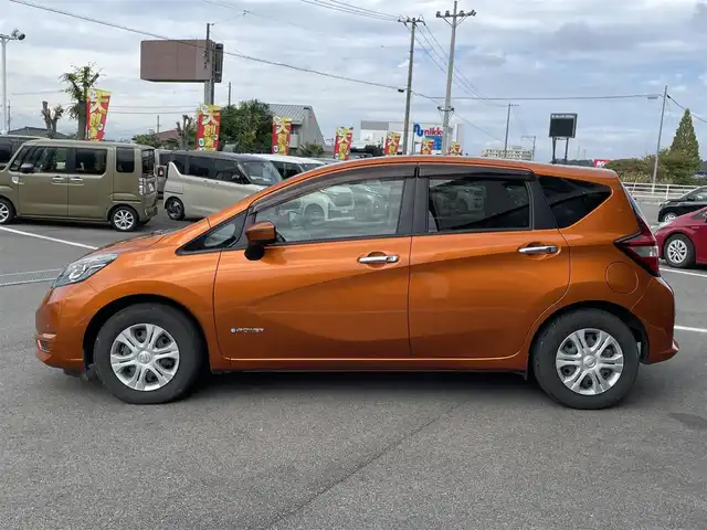 日産 ノート e－パワー X 愛媛県 2016(平28)年 3.9万km プレミアムコロナオレンジ 純正7型ナビ(フルセグTV/BT)/全周囲カメラ/インテリジェントルームミラー/ドライブレコーダー/クリアランスソナー/衝突被害軽減装置/車線逸脱防止装置/ステアリングリモコン/純正ドアバイザー/純正フロアマット/LEDヘッドライト/シガーソケット/スペアキー1本/現状サマー(鉄)(185/70/R14)/BRIDGESTONE EcoPia/禁煙車