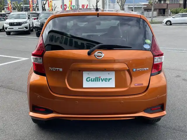 日産 ノート e－パワー X 愛媛県 2016(平28)年 3.9万km プレミアムコロナオレンジ 純正7型ナビ(フルセグTV/BT)/全周囲カメラ/インテリジェントルームミラー/ドライブレコーダー/クリアランスソナー/衝突被害軽減装置/車線逸脱防止装置/ステアリングリモコン/純正ドアバイザー/純正フロアマット/LEDヘッドライト/シガーソケット/スペアキー1本/現状サマー(鉄)(185/70/R14)/BRIDGESTONE EcoPia/禁煙車