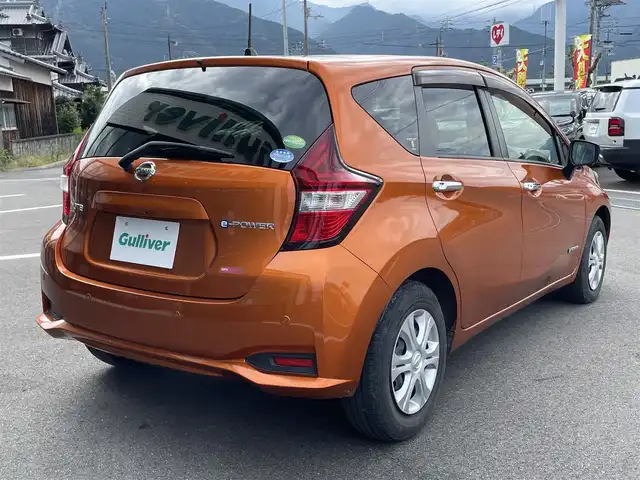 日産 ノート e－パワー X 愛媛県 2016(平28)年 3.9万km プレミアムコロナオレンジ 純正7型ナビ(フルセグTV/BT)/全周囲カメラ/インテリジェントルームミラー/ドライブレコーダー/クリアランスソナー/衝突被害軽減装置/車線逸脱防止装置/ステアリングリモコン/純正ドアバイザー/純正フロアマット/LEDヘッドライト/シガーソケット/スペアキー1本/現状サマー(鉄)(185/70/R14)/BRIDGESTONE EcoPia/禁煙車