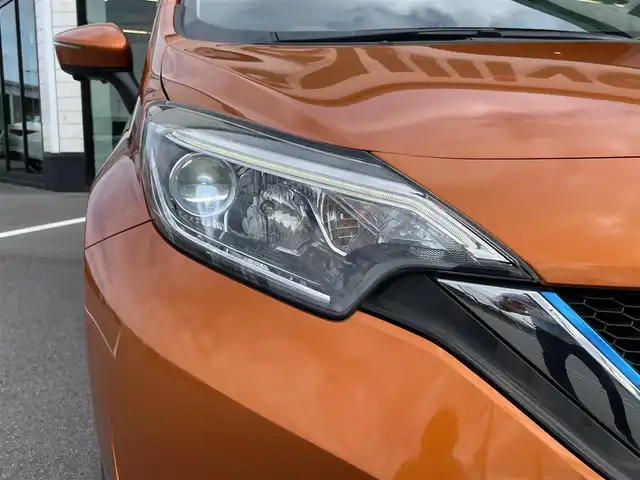 日産 ノート e－パワー X 愛媛県 2016(平28)年 3.9万km プレミアムコロナオレンジ 純正7型ナビ(フルセグTV/BT)/全周囲カメラ/インテリジェントルームミラー/ドライブレコーダー/クリアランスソナー/衝突被害軽減装置/車線逸脱防止装置/ステアリングリモコン/純正ドアバイザー/純正フロアマット/LEDヘッドライト/シガーソケット/スペアキー1本/現状サマー(鉄)(185/70/R14)/BRIDGESTONE EcoPia/禁煙車