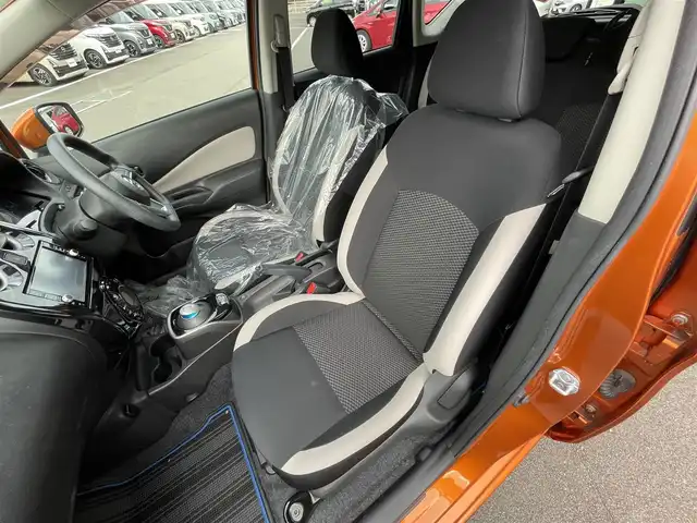 日産 ノート e－パワー X 愛媛県 2016(平28)年 3.9万km プレミアムコロナオレンジ 純正7型ナビ(フルセグTV/BT)/全周囲カメラ/インテリジェントルームミラー/ドライブレコーダー/クリアランスソナー/衝突被害軽減装置/車線逸脱防止装置/ステアリングリモコン/純正ドアバイザー/純正フロアマット/LEDヘッドライト/シガーソケット/スペアキー1本/現状サマー(鉄)(185/70/R14)/BRIDGESTONE EcoPia/禁煙車