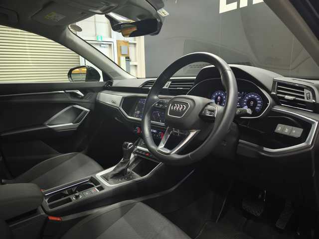 アウディ Ｑ３ スポーツバック 35TFSI 群馬県 2023(令5)年 1.5万km ミトスブラックメタリック 禁煙車/コンビニエンス＆アシスタンスパッケージ/・前席シートヒーター/・前席パワーシート/・前席4ウェイランバーサポート/・パワーバックドア、フットオープナー/・アウディホールドアシスト/・ＡＣＣ/・オートハイビーム/・ブラインドスポットモニター/・エマージェンシーアシスト/・リヤクロストラフィックアシスト/・アウディドライブセレクト/バーチャルコックピット/AppleCarPlay/AndroidAuto/Audi純正前後ドラレコ