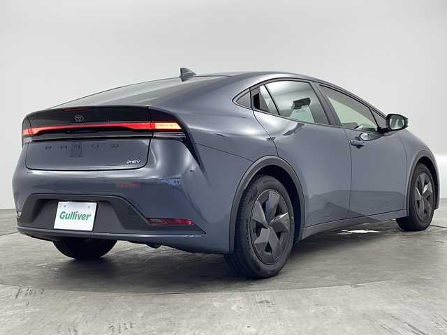 トヨタ プリウス U 兵庫県 2024(令6)年 1万km グレー ・純正8インチディスプレイオーディオ/・Bluetooth/USB/フルセグテレビ/・バックカメラ/・ビルドインETC2.0/・レーダークルーズコントロール/・プリクラッシュセーフティ/・レーンキープアシスト/・オートマチックハイビーム/・セーフティーセンス/・前後ドライブレコーダー/・純正フロアマット/・純正17インチアルミホイール/・横滑り防止装置/・前後コーナーセンサー/・盗難防止装置/・オートライト/・LEDヘッドライト/・W＋サイドエアバッグ/・カーテンエアバッグ/・革巻きステアリング/・ステアリングスイッチ/・AACエアコン/・100V充電/・スマートキー/・電動パーキングブレーキ/・オートブレーキホールド/・色番号1M2
