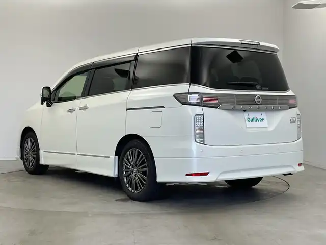 日産 エルグランド 250HWS S アーバンクロム 新潟県 2020(令2)年 6.9万km ブリリアントホワイトパール 純正ディーラーOPナビ（型式：MM519D-L）/・CD/DVD/Bluetooth/フルセグ/バックモニター/衝突被害軽減システム/レーダークルーズコントロ―ル/レーンキープアシスト/ドライブレコーダー/サンルーフ/両側パワースライドドア/3列シート/ハーフレザーシート/オットマン/電動リアゲート/純正フロアマット/ウォークスルー/純正LEDヘッドライト/オートライト/純正18インチAW夏タイヤ/ABS/横滑り防止機能/前後コーナーセンサー/盗難防止装置