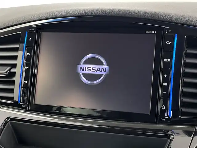日産 エルグランド 250HWS S アーバンクロム 新潟県 2020(令2)年 6.9万km ブリリアントホワイトパール 純正ディーラーOPナビ（型式：MM519D-L）/・CD/DVD/Bluetooth/フルセグ/バックモニター/衝突被害軽減システム/レーダークルーズコントロ―ル/レーンキープアシスト/ドライブレコーダー/サンルーフ/両側パワースライドドア/3列シート/ハーフレザーシート/オットマン/電動リアゲート/純正フロアマット/ウォークスルー/純正LEDヘッドライト/オートライト/純正18インチAW夏タイヤ/ABS/横滑り防止機能/前後コーナーセンサー/盗難防止装置