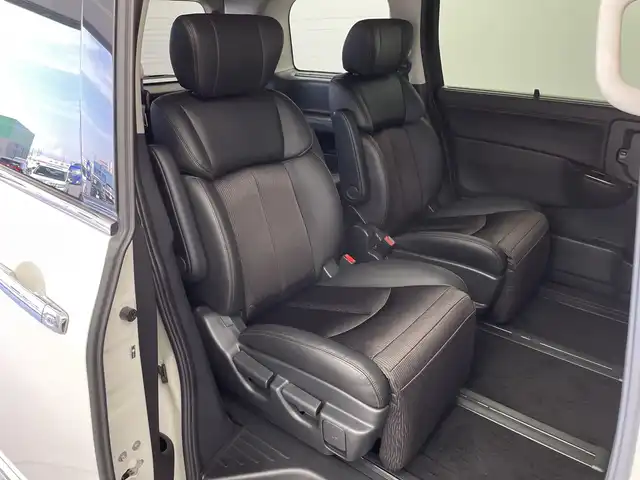日産 エルグランド 250HWS S アーバンクロム 新潟県 2020(令2)年 6.9万km ブリリアントホワイトパール 純正ディーラーOPナビ（型式：MM519D-L）/・CD/DVD/Bluetooth/フルセグ/バックモニター/衝突被害軽減システム/レーダークルーズコントロ―ル/レーンキープアシスト/ドライブレコーダー/サンルーフ/両側パワースライドドア/3列シート/ハーフレザーシート/オットマン/電動リアゲート/純正フロアマット/ウォークスルー/純正LEDヘッドライト/オートライト/純正18インチAW夏タイヤ/ABS/横滑り防止機能/前後コーナーセンサー/盗難防止装置