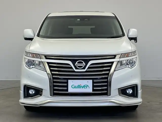 日産 エルグランド 250HWS S アーバンクロム 新潟県 2020(令2)年 6.9万km ブリリアントホワイトパール 純正ディーラーOPナビ（型式：MM519D-L）/・CD/DVD/Bluetooth/フルセグ/バックモニター/衝突被害軽減システム/レーダークルーズコントロ―ル/レーンキープアシスト/ドライブレコーダー/サンルーフ/両側パワースライドドア/3列シート/ハーフレザーシート/オットマン/電動リアゲート/純正フロアマット/ウォークスルー/純正LEDヘッドライト/オートライト/純正18インチAW夏タイヤ/ABS/横滑り防止機能/前後コーナーセンサー/盗難防止装置