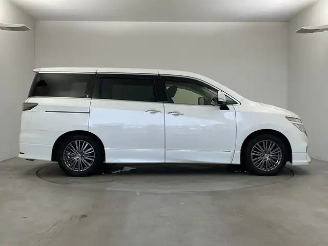 日産 エルグランド 250HWS S アーバンクロム 新潟県 2020(令2)年 6.9万km ブリリアントホワイトパール 純正ディーラーOPナビ（型式：MM519D-L）/・CD/DVD/Bluetooth/フルセグ/バックモニター/衝突被害軽減システム/レーダークルーズコントロ―ル/レーンキープアシスト/ドライブレコーダー/サンルーフ/両側パワースライドドア/3列シート/ハーフレザーシート/オットマン/電動リアゲート/純正フロアマット/ウォークスルー/純正LEDヘッドライト/オートライト/純正18インチAW夏タイヤ/ABS/横滑り防止機能/前後コーナーセンサー/盗難防止装置