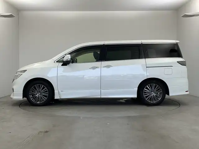 日産 エルグランド 250HWS S アーバンクロム 新潟県 2020(令2)年 6.9万km ブリリアントホワイトパール 純正ディーラーOPナビ（型式：MM519D-L）/・CD/DVD/Bluetooth/フルセグ/バックモニター/衝突被害軽減システム/レーダークルーズコントロ―ル/レーンキープアシスト/ドライブレコーダー/サンルーフ/両側パワースライドドア/3列シート/ハーフレザーシート/オットマン/電動リアゲート/純正フロアマット/ウォークスルー/純正LEDヘッドライト/オートライト/純正18インチAW夏タイヤ/ABS/横滑り防止機能/前後コーナーセンサー/盗難防止装置