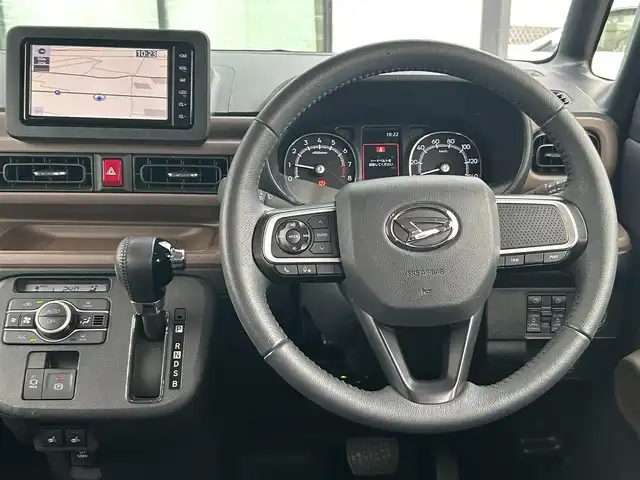 ダイハツ ムーヴ キャンバス セオリー G 香川県 2024(令6)年 0.7万km レーザーブルークリスタルシャイン 社外7インチSDナビ/→フルセグ/CD/DVD/Bluetooth/バックカメラ/スマートアシスト/・衝突警報/衝突回避支援ブレーキ/・ブレーキ制御付誤発進抑制機能/・車線逸脱警報/抑制機能/・ふらつき警報/・路側逸脱警報機能/・アダプティブドライビングビーム/・オートハイビーム/両側パワースライドドア/前席シートヒーター/LEDヘッドライト/LEDフォグランプ/電子パーキングブレーキ/オートブレーキホールド/ホッとカップホルダー/置きラクボックス/本革ステアリング/ステアリングリモコン/アイドリングストップ/プッシュスタート/スマートキー