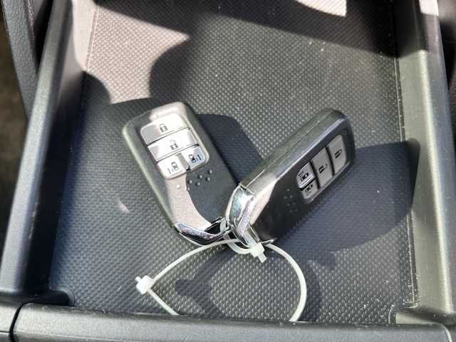 ホンダ オデッセイ アブソルート EX 宮城県 2014(平26)年 6.1万km ホワイトオーキッドパール 登録時走行距離60807ｋｍ/レーダークルーズコントロール/パドルシフト/全方位カメラ/オートライト/両側パワースライドドア/横滑り防止機能/アイドリングストップ/フリップダウンモニター/社外ETC/純正ドライブレコーダー/プッシュスタート/スマートキー/スペアキー１本/ステアリングリモコン/純正ナビ フルセグ/AM/FM・USB・BT・HDMI・CD/DVD/LEDヘッドライト/フォグランプ/電動格納ミラー/純正アルミホイール/純正フロアマット