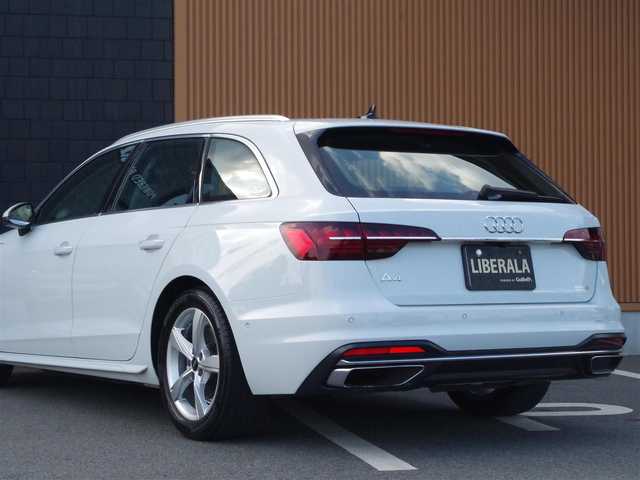 アウディ Ａ４ 35TFSI アドバンスド 埼玉県 2022(令4)年 1.4万km 白 アダプティブクルーズコントロール/バーチャルコックピット/マトリクスLED/CarPlay/Android Auto/パークセンサー/ブラインドスポットモニター/全周囲カメラ/純正ナビ/ETC/ドラレコ/フルセグTV/前席シートヒーター