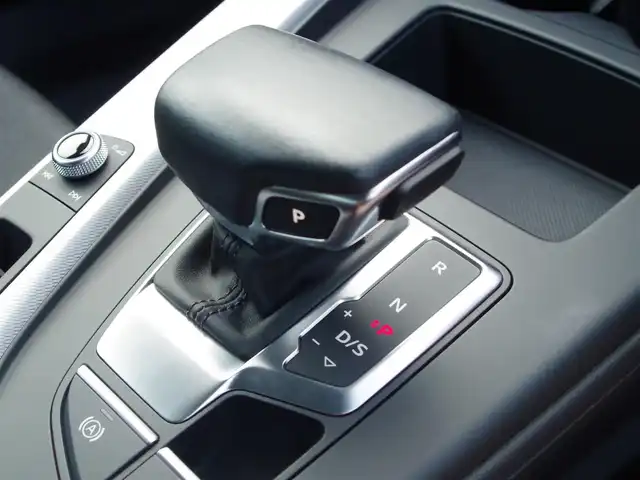 アウディ Ａ４ 35TFSI アドバンスド 埼玉県 2022(令4)年 1.4万km 白 アダプティブクルーズコントロール/バーチャルコックピット/マトリクスLED/CarPlay/Android Auto/パークセンサー/ブラインドスポットモニター/全周囲カメラ/純正ナビ/ETC/ドラレコ/フルセグTV/前席シートヒーター
