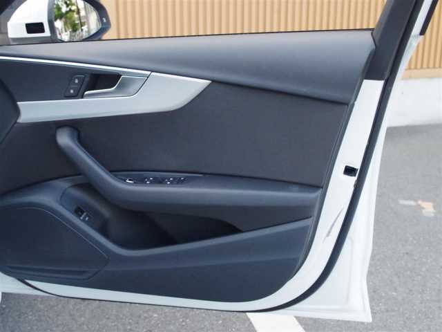アウディ Ａ４ 35TFSI アドバンスド 埼玉県 2022(令4)年 1.4万km 白 アダプティブクルーズコントロール/バーチャルコックピット/マトリクスLED/CarPlay/Android Auto/パークセンサー/ブラインドスポットモニター/全周囲カメラ/純正ナビ/ETC/ドラレコ/フルセグTV/前席シートヒーター
