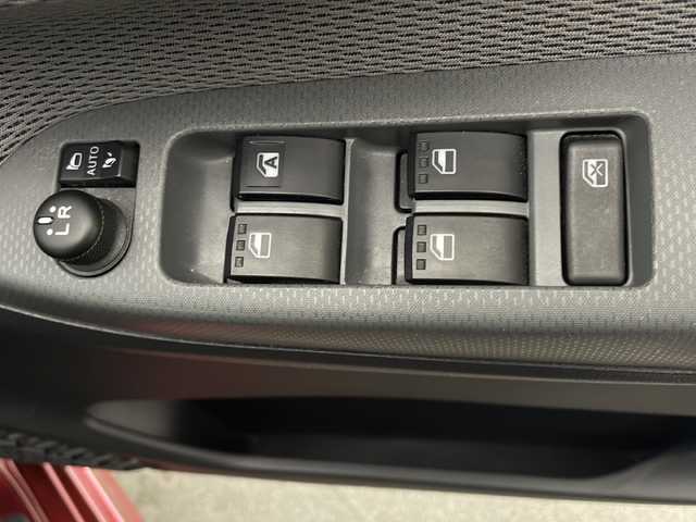 ダイハツ ムーヴ カスタム X ハイパー SA 宮崎県 2015(平27)年 6.7万km ファイアークォーツレッドM 社外ナビ(MDV-X701)/CD/DVD/AM/FM/SD/BT/衝突軽減ブレーキ/アイドリングストップ/ステアリングスイッチ/横滑り防止装置/電動格納ミラー/プッシュスターター/オートライト/純正フロアマット/純正サイドバイザー/純正アルミホイール/ETC