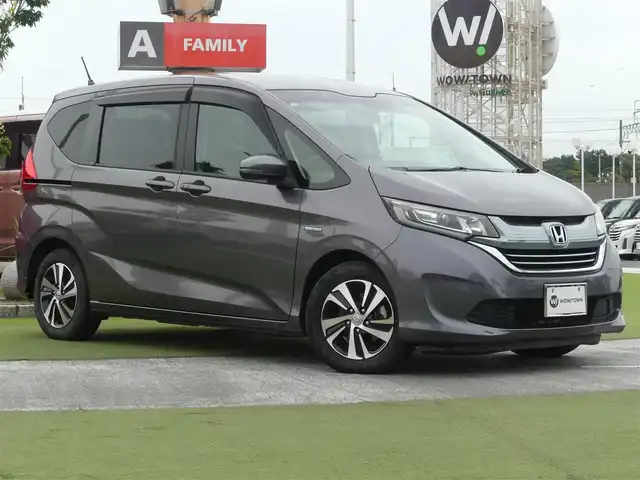 ホンダ フリード＋ ハイブリット EX 千葉県 2016(平28)年 5.8万km モダンスティールM ホンダセンシング/・衝突軽減ブレーキ（CMBS）/・車線維持支援システム（LKAS）/・アダプティブクルーズコントロール（ACC）/・後方誤発進抑制機能/・誤発進抑制機能/ハーフレザーシート/前席シートヒーター/純正メモリーナビ/地デジTV/【DVD/CD再生機能】/バックカメラ/ドライブレコーダー（前後撮影）【ZDR-026】/ETC/LEDフォグライト/ウインカーミラー/純正15インチアルミホイル/サイド/カーテンエアバッグ/Honda スマートキー