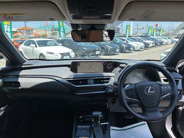 レクサス ＵＸ 250h バージョンC 大阪府 2022(令4)年 3.2万km グラファイトブラックガラスフレーク ナビ　/フルセグ　/Ｂｌｕｅｔｏｏｔｈ　/バックカメラ　/レザーシート　/シートヒーター　/ステアリングヒーター　/レーダークルーズコントロール　/前後コーナーセンサー　/ビルトイン２．０ＥＴＣ　/ＬＥＤヘッドライト
