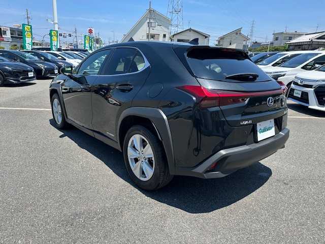 レクサス ＵＸ 250h バージョンC 大阪府 2022(令4)年 3.2万km グラファイトブラックガラスフレーク ナビ　/フルセグ　/Ｂｌｕｅｔｏｏｔｈ　/バックカメラ　/レザーシート　/シートヒーター　/ステアリングヒーター　/レーダークルーズコントロール　/前後コーナーセンサー　/ビルトイン２．０ＥＴＣ　/ＬＥＤヘッドライト