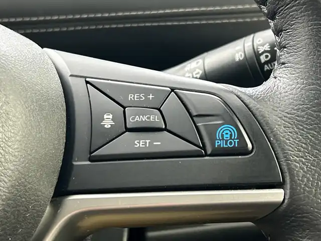 日産 セレナ ハイウェイスター G プロパイロットED 愛知県 2016(平28)年 5.9万km マルーンレッド 2トーン 純正９型ナビ/・CD/・DVD/・Bluetooth/・Blu-ray/後席モニター/全周囲カメラ/プロパイロット/両側パワースライドドア/パーキングアシスト/コーナーセンサー/衝突軽減ブレーキ/ふらつき警告/ABS/横滑り防止装置/ビルドインＥＴＣ/前後ドライブレコーダー/オートライト/LEDヘッドライト/パワーステアリング/パワーウィンドウ/純正アルミホイール/純正フロアマット/ダブルエアバック/サイドエアバック