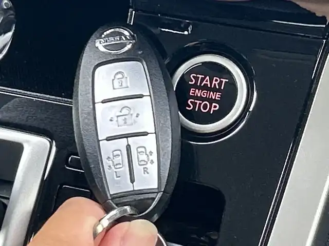 日産 セレナ ハイウェイスター G プロパイロットED 愛知県 2016(平28)年 5.9万km マルーンレッド 2トーン 純正９型ナビ/・CD/・DVD/・Bluetooth/・Blu-ray/後席モニター/全周囲カメラ/プロパイロット/両側パワースライドドア/パーキングアシスト/コーナーセンサー/衝突軽減ブレーキ/ふらつき警告/ABS/横滑り防止装置/ビルドインＥＴＣ/前後ドライブレコーダー/オートライト/LEDヘッドライト/パワーステアリング/パワーウィンドウ/純正アルミホイール/純正フロアマット/ダブルエアバック/サイドエアバック