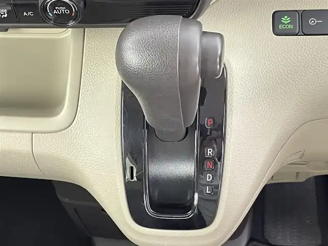 ホンダ Ｎ ＢＯＸ G ホンダセンシング 千葉県 2018(平30)年 6.6万km ブリティッシュグリーンP 純正SDナビ（VXM-184VFi）/・FM/AM/・フルセグTV/・DVD/・Bluetooth/・SD/・USB/・バックモニター/ホンダセンシング/・衝突軽減ブレーキ/・前後誤発進抑制機能/・路外逸脱抑制機能/・先行車発進おしらせ機能/LEDオートライト/両側スライドドア/ベンチシート/チップアップシート/オートエアコン/ステアリングスイッチ/スマートキー/プッシュスタート