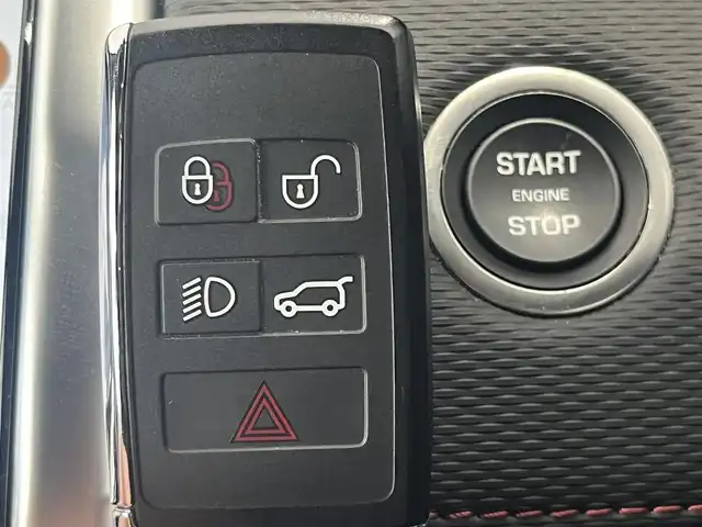 ランドローバー ランドローバー ディスカバリースポーツ アーバンED P250 静岡県 2022(令4)年 3.6万km 白 レザーシート/ドライブパック/・ハイスピードエマージェンシーブレーキ/・アダブティブクルーズコントロール/純正ナビ/(Bluetooth/AppleCarPlay/AndroidAuto/USB)/スロープアシスト/テレインレスポンス/ブラインドスポットアシスト/360°カメラ/スマートキー /ETC2.0/ドライブレコーダー /純正18インチアルミホイール/保証書/取扱説明書
