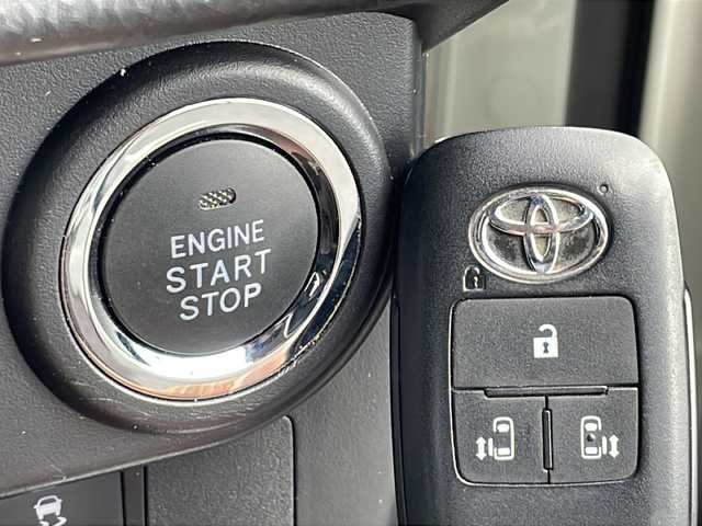 トヨタ ルーミー カスタムG－T 山口県 2023(令5)年 4.5万km パールホワイトⅢ 純正ディスプレイオーディオ/・フルセグTV/・Bluetooth接続/・Apple Car Play/Android Auto/バックカメラ/ビルトインETC/ドライブレコーダー/スマートアシスト/・衝突警報機能/・車線逸脱警報機能/・ふらつき警報/・先行車発進お知らせ機能/・標識認識機能/・アダプティブクルーズコントロール/両側オートスライドドア/スマートキー/プッシュスタート/USB入力端子/純正フロアマット/純正15インチアルミホイール/純正LEDライト/ドアバイザー/ウィンカーミラー/保証書