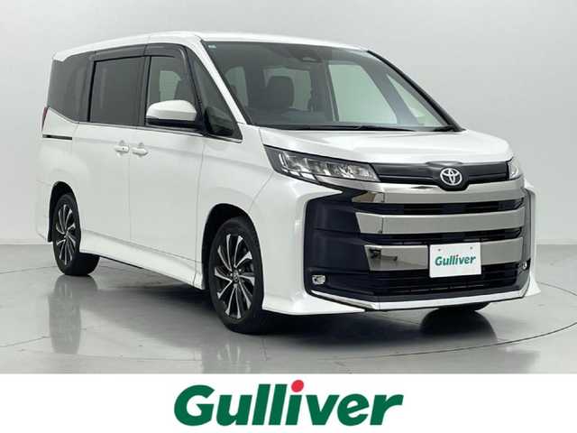 トヨタ ノア S－Z 熊本県 2022(令4)年 4.4万km ホワイトパールクリスタルシャイン 純正10.5インチディスプレイオーディオ（CD・DVD・フルセグ・BT・USB・HDMI）　/バックカメラ　/ビルトインETC2.0　/純正14型フリップダウンモニター　/トヨタセーフティセンス/・レーダークルーズコントロール/・レーンキープアシスト/・ロードサインアシスト/・駐車時支援パーキングサポートシステム/・先行車発進お知らせ機能/・レーンディパーチャーアラート/・オートマチックハイビーム/・プリクラッシュセーフティ/横滑り防止/前後クリアランスソナー/両側パワースライドドア/前席シートヒーター/ハーフレザーシート/電動パーキングサポート/ブレーキホールド/社外フロアマット/純正17インチAW/オートライト/LEDヘッドライト/フォグランプ/スマートキー/プッシュスタート/スペアキー1本/保証書/取扱説明書