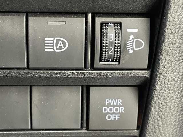 トヨタ ノア S－Z 熊本県 2022(令4)年 4.4万km ホワイトパールクリスタルシャイン 純正10.5インチディスプレイオーディオ（CD・DVD・フルセグ・BT・USB・HDMI）　/バックカメラ　/ビルトインETC2.0　/純正14型フリップダウンモニター　/トヨタセーフティセンス/・レーダークルーズコントロール/・レーンキープアシスト/・ロードサインアシスト/・駐車時支援パーキングサポートシステム/・先行車発進お知らせ機能/・レーンディパーチャーアラート/・オートマチックハイビーム/・プリクラッシュセーフティ/横滑り防止/前後クリアランスソナー/両側パワースライドドア/前席シートヒーター/ハーフレザーシート/電動パーキングサポート/ブレーキホールド/社外フロアマット/純正17インチAW/オートライト/LEDヘッドライト/フォグランプ/スマートキー/プッシュスタート/スペアキー1本/保証書/取扱説明書