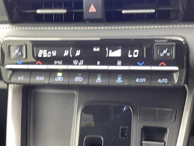 トヨタ ノア S－Z 熊本県 2022(令4)年 4.4万km ホワイトパールクリスタルシャイン 純正10.5インチディスプレイオーディオ（CD・DVD・フルセグ・BT・USB・HDMI）　/バックカメラ　/ビルトインETC2.0　/純正14型フリップダウンモニター　/トヨタセーフティセンス/・レーダークルーズコントロール/・レーンキープアシスト/・ロードサインアシスト/・駐車時支援パーキングサポートシステム/・先行車発進お知らせ機能/・レーンディパーチャーアラート/・オートマチックハイビーム/・プリクラッシュセーフティ/横滑り防止/前後クリアランスソナー/両側パワースライドドア/前席シートヒーター/ハーフレザーシート/電動パーキングサポート/ブレーキホールド/社外フロアマット/純正17インチAW/オートライト/LEDヘッドライト/フォグランプ/スマートキー/プッシュスタート/スペアキー1本/保証書/取扱説明書