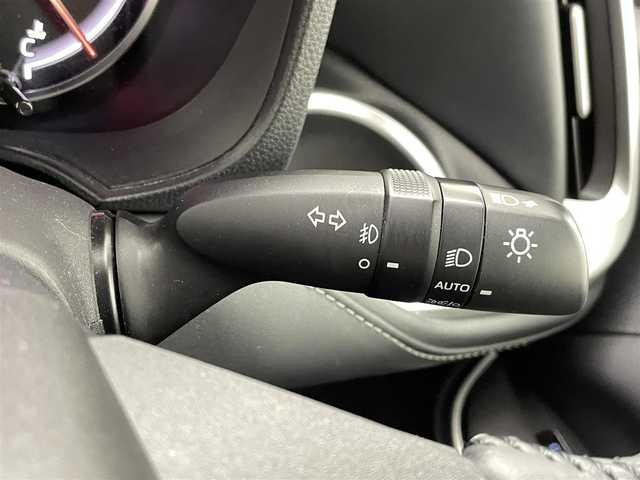 トヨタ ノア S－Z 熊本県 2022(令4)年 4.4万km ホワイトパールクリスタルシャイン 純正10.5インチディスプレイオーディオ（CD・DVD・フルセグ・BT・USB・HDMI）　/バックカメラ　/ビルトインETC2.0　/純正14型フリップダウンモニター　/トヨタセーフティセンス/・レーダークルーズコントロール/・レーンキープアシスト/・ロードサインアシスト/・駐車時支援パーキングサポートシステム/・先行車発進お知らせ機能/・レーンディパーチャーアラート/・オートマチックハイビーム/・プリクラッシュセーフティ/横滑り防止/前後クリアランスソナー/両側パワースライドドア/前席シートヒーター/ハーフレザーシート/電動パーキングサポート/ブレーキホールド/社外フロアマット/純正17インチAW/オートライト/LEDヘッドライト/フォグランプ/スマートキー/プッシュスタート/スペアキー1本/保証書/取扱説明書