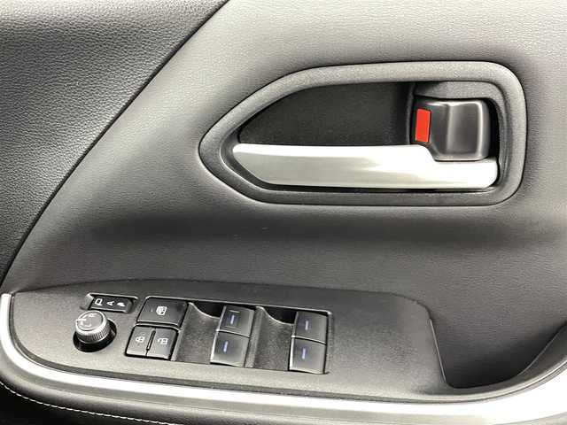 トヨタ ノア S－Z 熊本県 2022(令4)年 4.4万km ホワイトパールクリスタルシャイン 純正10.5インチディスプレイオーディオ（CD・DVD・フルセグ・BT・USB・HDMI）　/バックカメラ　/ビルトインETC2.0　/純正14型フリップダウンモニター　/トヨタセーフティセンス/・レーダークルーズコントロール/・レーンキープアシスト/・ロードサインアシスト/・駐車時支援パーキングサポートシステム/・先行車発進お知らせ機能/・レーンディパーチャーアラート/・オートマチックハイビーム/・プリクラッシュセーフティ/横滑り防止/前後クリアランスソナー/両側パワースライドドア/前席シートヒーター/ハーフレザーシート/電動パーキングサポート/ブレーキホールド/社外フロアマット/純正17インチAW/オートライト/LEDヘッドライト/フォグランプ/スマートキー/プッシュスタート/スペアキー1本/保証書/取扱説明書