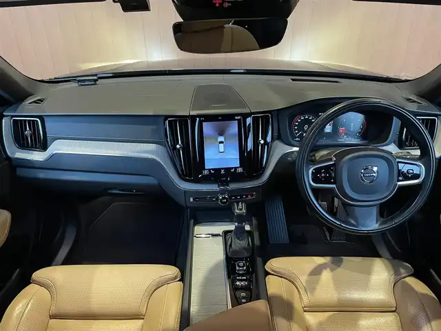 ボルボ ＸＣ６０ D4 AWD インスクリプション 愛知県 2020(令2)年 5.9万km オニキスブラックP 純正ナビ/フルセグTV/360度カメラ/茶革シート/シートヒーター/シートベンチレーション/ステアリングヒーター/harman/kardonサウンド/ヘッドアップディスプレイ/ACC レーンキープ/BSM/パワーバックドア/純正19AW