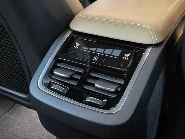 ボルボ ＸＣ６０ D4 AWD インスクリプション 愛知県 2020(令2)年 5.9万km オニキスブラックP 純正ナビ/フルセグTV/360度カメラ/茶革シート/シートヒーター/シートベンチレーション/ステアリングヒーター/harman/kardonサウンド/ヘッドアップディスプレイ/ACC レーンキープ/BSM/パワーバックドア/純正19AW