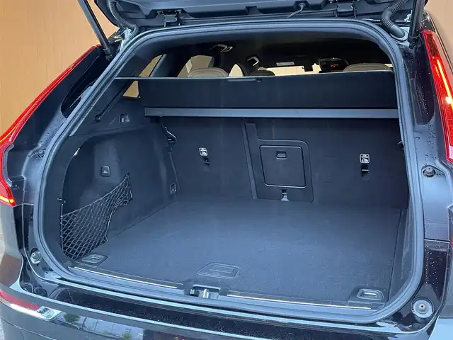 ボルボ ＸＣ６０ D4 AWD インスクリプション 愛知県 2020(令2)年 5.9万km オニキスブラックP 純正ナビ/フルセグTV/360度カメラ/茶革シート/シートヒーター/シートベンチレーション/ステアリングヒーター/harman/kardonサウンド/ヘッドアップディスプレイ/ACC レーンキープ/BSM/パワーバックドア/純正19AW