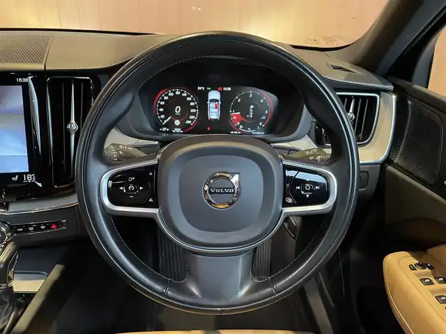 ボルボ ＸＣ６０ D4 AWD インスクリプション 愛知県 2020(令2)年 5.9万km オニキスブラックP 純正ナビ/フルセグTV/360度カメラ/茶革シート/シートヒーター/シートベンチレーション/ステアリングヒーター/harman/kardonサウンド/ヘッドアップディスプレイ/ACC レーンキープ/BSM/パワーバックドア/純正19AW