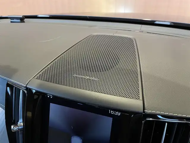 ボルボ ＸＣ６０ D4 AWD インスクリプション 愛知県 2020(令2)年 5.9万km オニキスブラックP 純正ナビ/フルセグTV/360度カメラ/茶革シート/シートヒーター/シートベンチレーション/ステアリングヒーター/harman/kardonサウンド/ヘッドアップディスプレイ/ACC レーンキープ/BSM/パワーバックドア/純正19AW