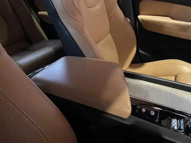 ボルボ ＸＣ６０ D4 AWD インスクリプション 愛知県 2020(令2)年 5.9万km オニキスブラックP 純正ナビ/フルセグTV/360度カメラ/茶革シート/シートヒーター/シートベンチレーション/ステアリングヒーター/harman/kardonサウンド/ヘッドアップディスプレイ/ACC レーンキープ/BSM/パワーバックドア/純正19AW