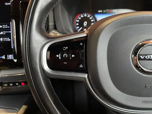 ボルボ ＸＣ６０ D4 AWD インスクリプション 愛知県 2020(令2)年 5.9万km オニキスブラックP 純正ナビ/フルセグTV/360度カメラ/茶革シート/シートヒーター/シートベンチレーション/ステアリングヒーター/harman/kardonサウンド/ヘッドアップディスプレイ/ACC レーンキープ/BSM/パワーバックドア/純正19AW