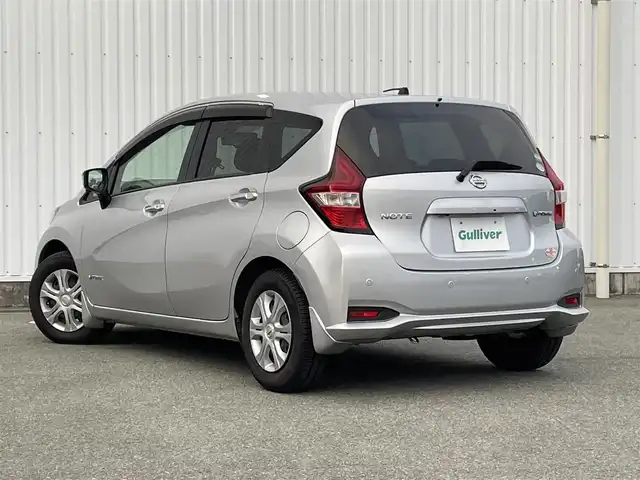 日産 ノート e－パワー X 福岡県 2017(平29)年 5.4万km ブリリアントシルバー 純正ナビ　/全周囲カメラ　/デジタルインナーミラー　/ステアリングスイッチ　/ドライブモードセレクト　/エマージェンシーブレーキ　/ＬＤＡ　/ＥＴＣ　/電格ミラー /スマートキー/プッシュスタート /前後コーナーセンサー