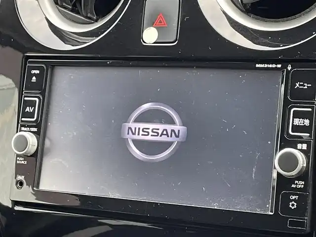 日産 ノート e－パワー X 福岡県 2017(平29)年 5.4万km ブリリアントシルバー 純正ナビ　/全周囲カメラ　/デジタルインナーミラー　/ステアリングスイッチ　/ドライブモードセレクト　/エマージェンシーブレーキ　/ＬＤＡ　/ＥＴＣ　/電格ミラー /スマートキー/プッシュスタート /前後コーナーセンサー