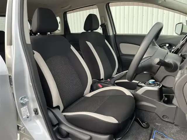 日産 ノート e－パワー X 福岡県 2017(平29)年 5.4万km ブリリアントシルバー 純正ナビ　/全周囲カメラ　/デジタルインナーミラー　/ステアリングスイッチ　/ドライブモードセレクト　/エマージェンシーブレーキ　/ＬＤＡ　/ＥＴＣ　/電格ミラー /スマートキー/プッシュスタート /前後コーナーセンサー