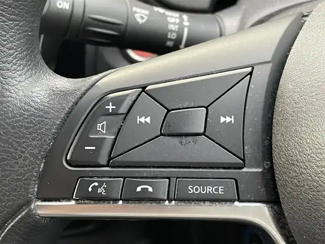 日産 ノート e－パワー X 福岡県 2017(平29)年 5.4万km ブリリアントシルバー 純正ナビ　/全周囲カメラ　/デジタルインナーミラー　/ステアリングスイッチ　/ドライブモードセレクト　/エマージェンシーブレーキ　/ＬＤＡ　/ＥＴＣ　/電格ミラー /スマートキー/プッシュスタート /前後コーナーセンサー