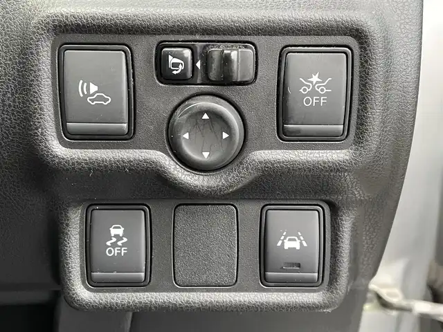 日産 ノート e－パワー X 福岡県 2017(平29)年 5.4万km ブリリアントシルバー 純正ナビ　/全周囲カメラ　/デジタルインナーミラー　/ステアリングスイッチ　/ドライブモードセレクト　/エマージェンシーブレーキ　/ＬＤＡ　/ＥＴＣ　/電格ミラー /スマートキー/プッシュスタート /前後コーナーセンサー