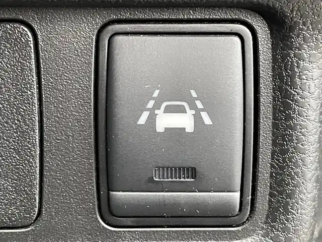 日産 ノート e－パワー X 福岡県 2017(平29)年 5.4万km ブリリアントシルバー 純正ナビ　/全周囲カメラ　/デジタルインナーミラー　/ステアリングスイッチ　/ドライブモードセレクト　/エマージェンシーブレーキ　/ＬＤＡ　/ＥＴＣ　/電格ミラー /スマートキー/プッシュスタート /前後コーナーセンサー