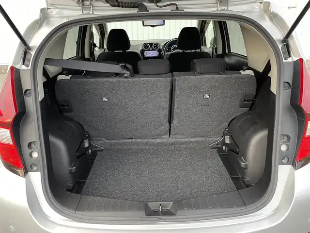 日産 ノート e－パワー X 福岡県 2017(平29)年 5.4万km ブリリアントシルバー 純正ナビ　/全周囲カメラ　/デジタルインナーミラー　/ステアリングスイッチ　/ドライブモードセレクト　/エマージェンシーブレーキ　/ＬＤＡ　/ＥＴＣ　/電格ミラー /スマートキー/プッシュスタート /前後コーナーセンサー